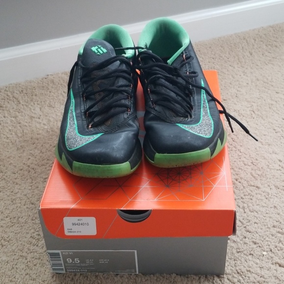 Shoes - Picture 2 of 3